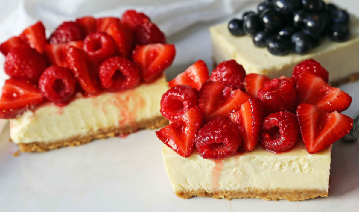 Berry cheesecake slice