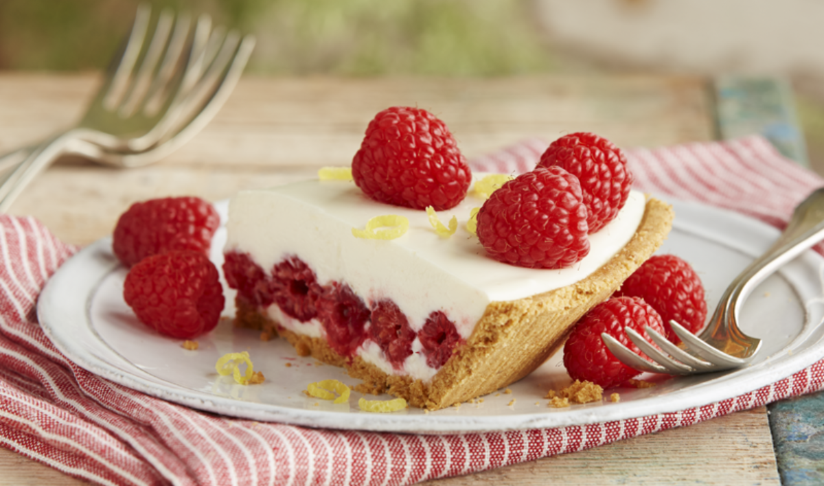 Raspberry cheesecake pie