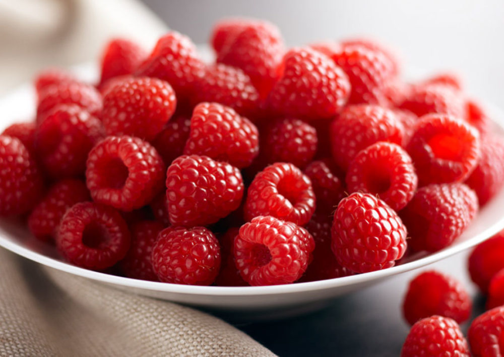 THE HEALTH BENEFITS OF RASPBERRIES Fresh Berries Driscoll’s®